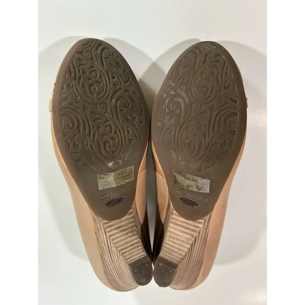 Clarks Artisan Women's Tan Leather Wedge Pumps Buckle Laser Cut 63986 Size 9.5M